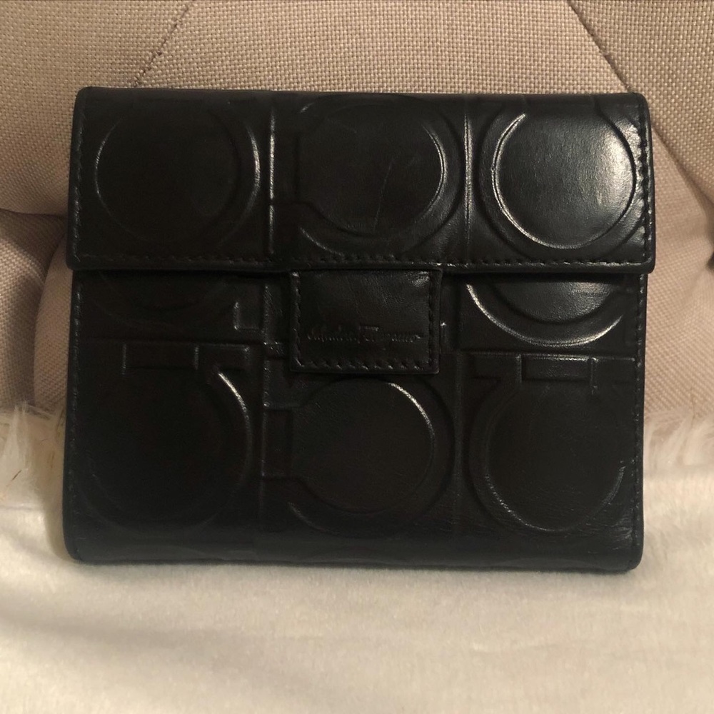 Black Salvatore Ferragamo wallet🖤